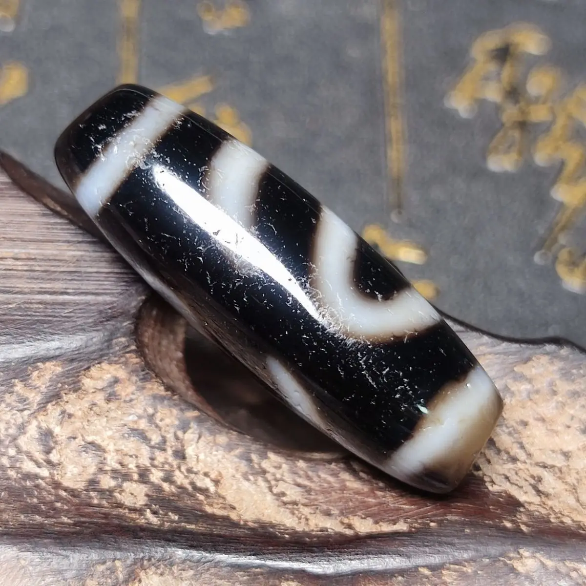 Tibet Agate Dzi Cinnabar Material Slightly Weathered Black & White Money Hook Sky Pearl Necklace Pendant DIY Accessories
Tibet Agate Dzi Cinnabar Material Slightly Weathered Black & White Money Hook Sky Pearl Necklace Pendant DIY Accessories