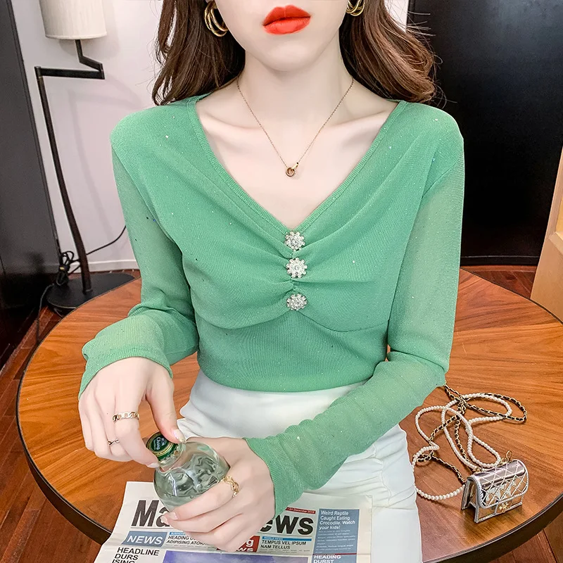 2022 Spring and Autumn New V-neck Solid Color Long-sleeved T-shirt Women's Slim Bright Silk Top with Drill Button Design Folds
2022 Spring and Autumn New V-neck Solid Color Long-sleeved T-shirt Women's Slim Bright Silk Top with Drill Button Design Folds