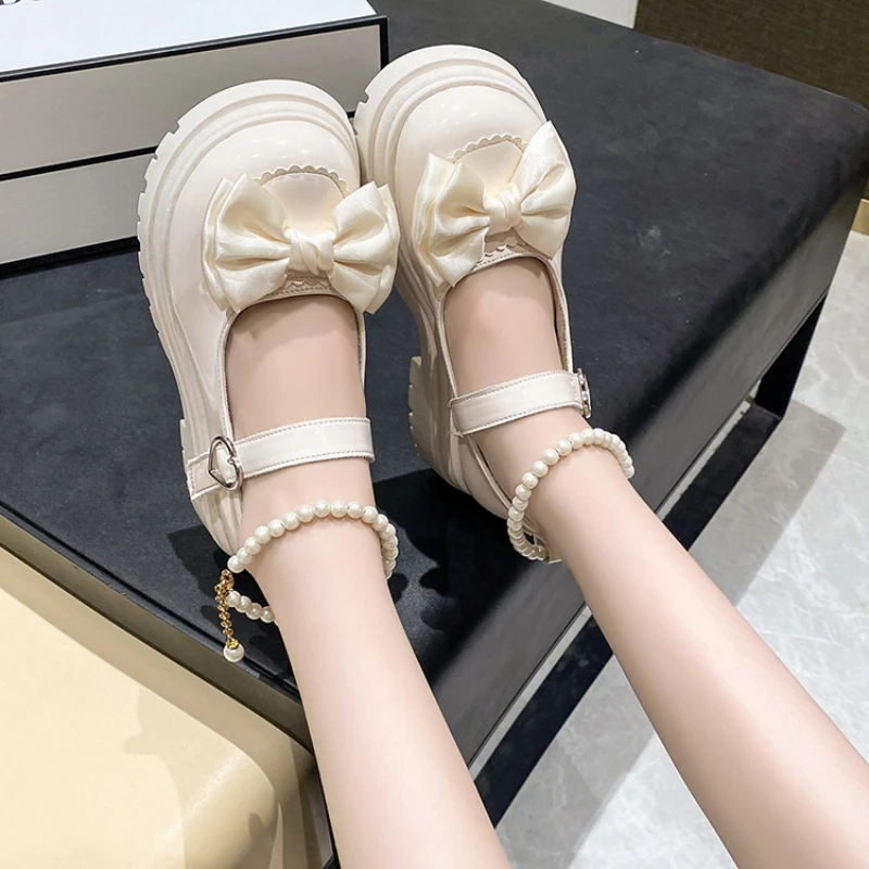 Cute Lolita Shoes Women White Platform Mary Jane Shoes with Bow Japanese Style Girls Jk Uniform Shoes Pearl Strap Pumps Woman
Cute Lolita Shoes Women White Platform Mary Jane Shoes with Bow Japanese Style Girls Jk Uniform Shoes Pearl Strap Pumps Woman