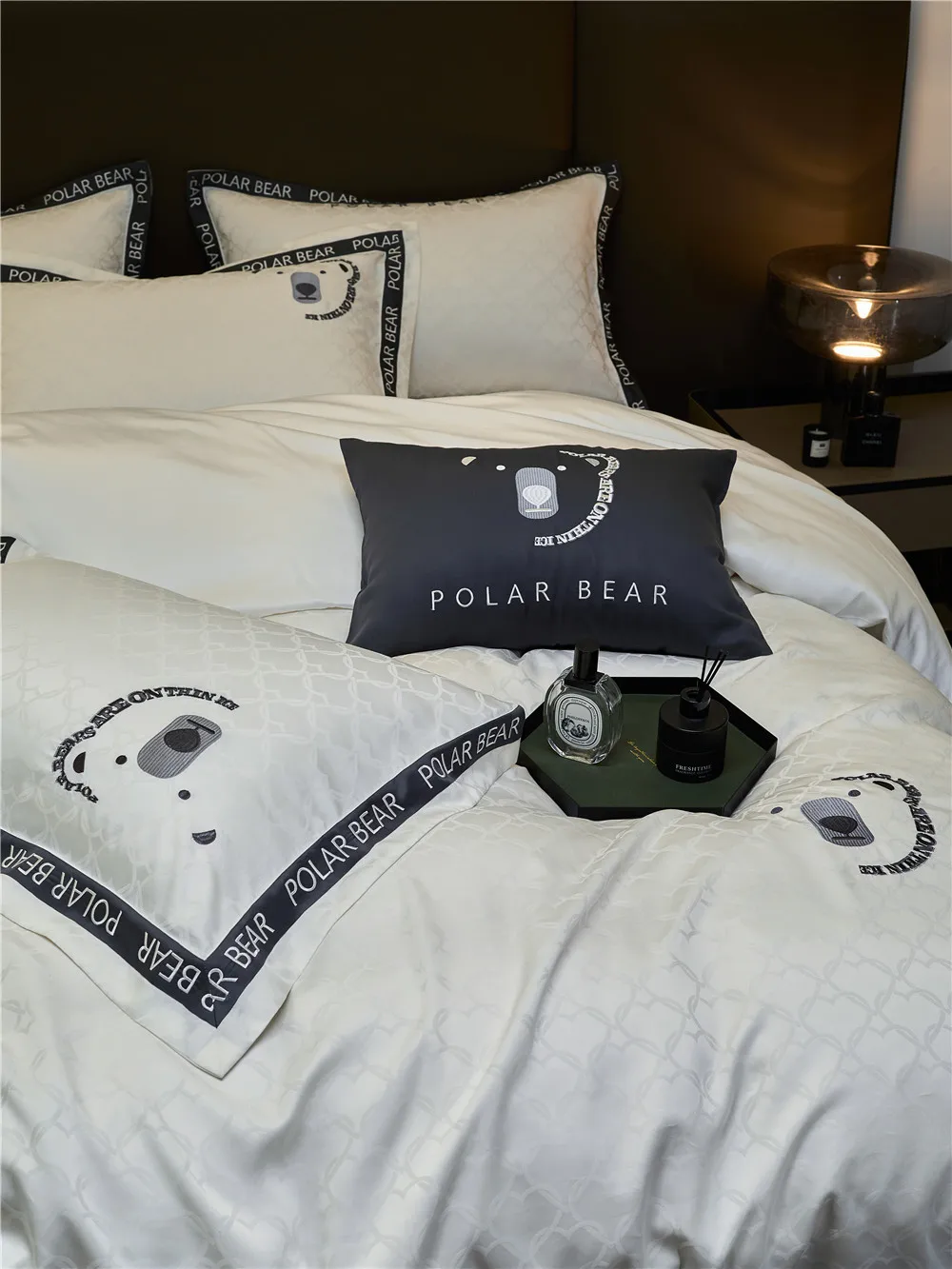 Bear Embroidery Double-Sided Cool Feeling Ice Silk Jacquard Quilt Cover Bed Sheet Bare Sleeping Summer Bedding
Bear Embroidery Double-Sided Cool Feeling Ice Silk Jacquard Quilt Cover Bed Sheet Bare Sleeping Summer Bedding