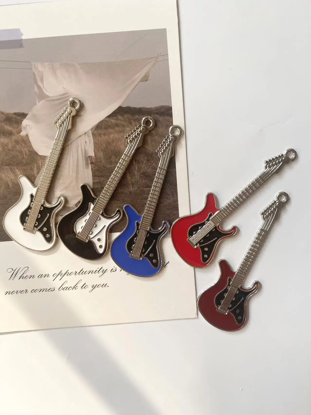 Набор магнитов мини-гитар
Набор магнитов мини-гитар