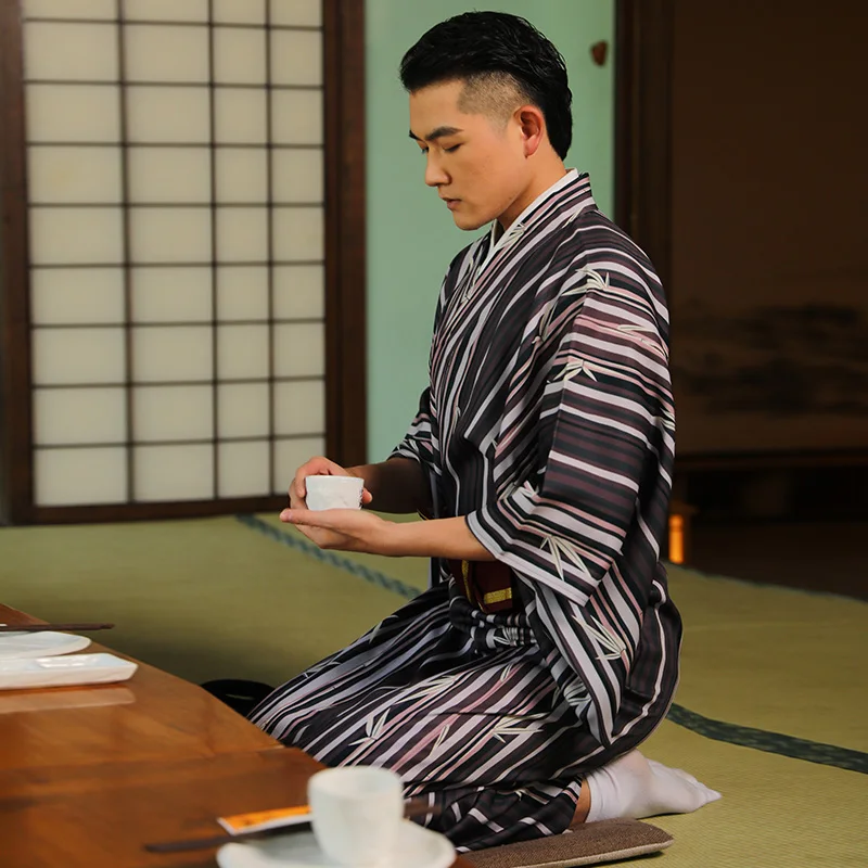 Japanese Men's Kimono With Belt Stripe Style Traditional Samurai Gentleman's Clothing Anti-wrinkle Iron-free Summer For Daily
Japanese Men's Kimono With Belt Stripe Style Traditional Samurai Gentleman's Clothing Anti-wrinkle Iron-free Summer For Daily