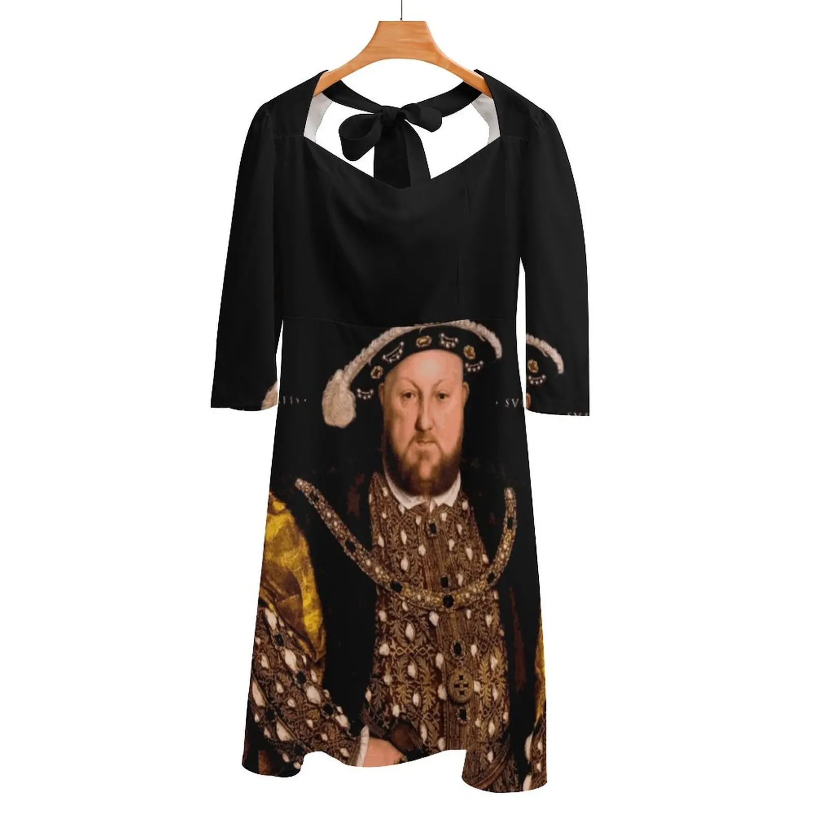 Платье с квадратным вырезом и открытой спиной, на шнуровке 
Платье с квадратным вырезом и открытой спиной, на шнуровке