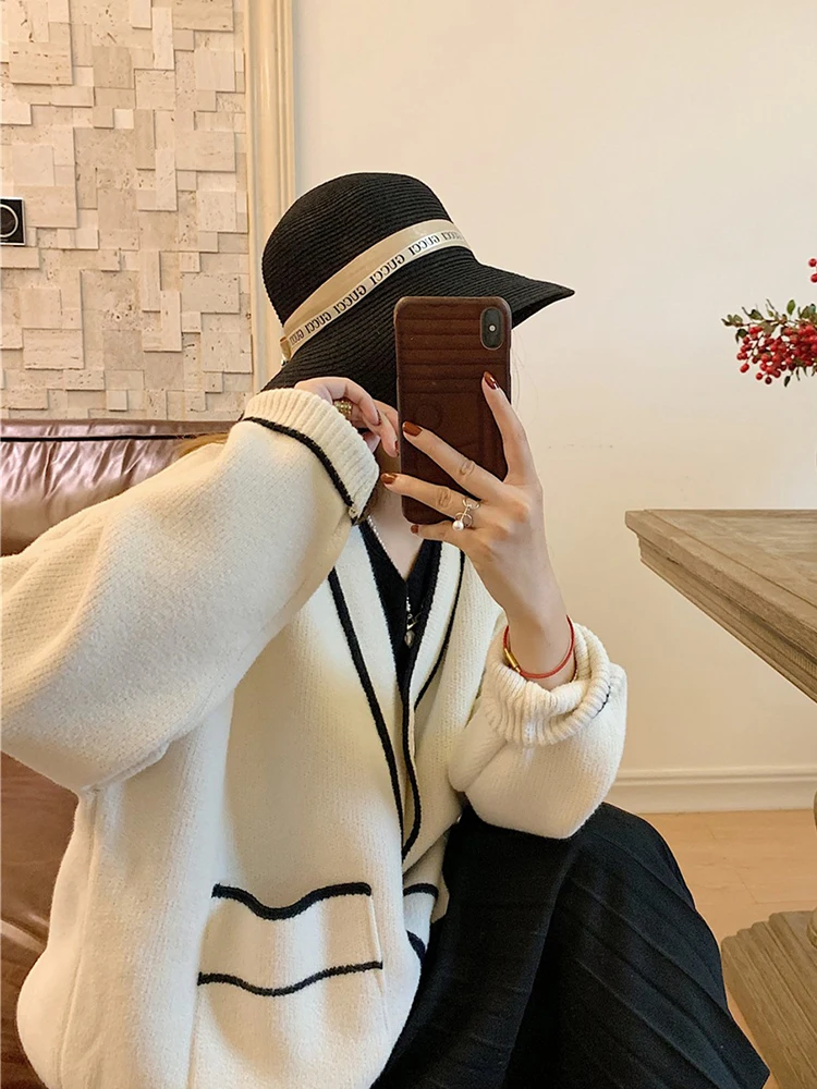 FMFSSOM Autumn Winter New Women Knitted Sweater Fashion Casual Solid Warm V-Neck Single Breasted Pocket Long Sleeve Sweater
FMFSSOM Autumn Winter New Women Knitted Sweater Fashion Casual Solid Warm V-Neck Single Breasted Pocket Long Sleeve Sweater