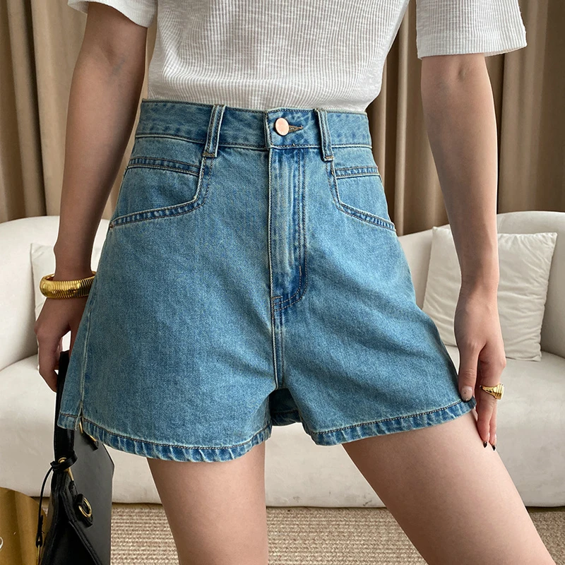 2023 New Women Summer Denim Mini Shorts High Waist Blue Shorts Female Trousers Outwear Women Sexy Shorts
2023 New Women Summer Denim Mini Shorts High Waist Blue Shorts Female Trousers Outwear Women Sexy Shorts