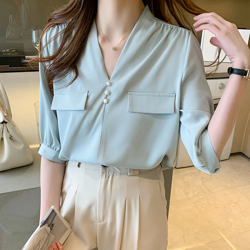 Блузка женская шифоновая с коротким рукавом и V-образным вырезом
Блузка женская шифоновая с коротким рукавом и V-образным вырезом