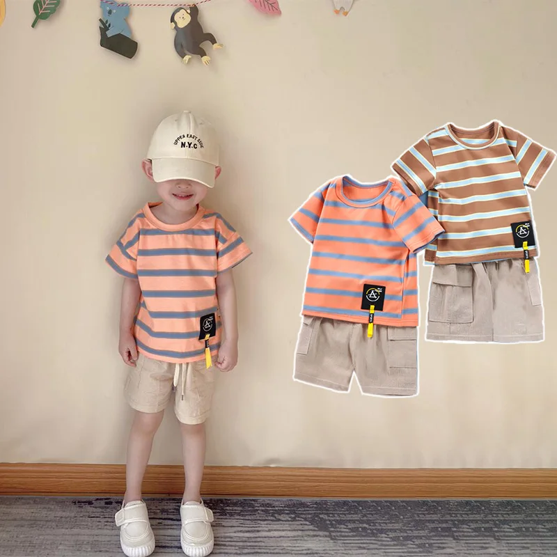 Детский Модный летний костюм для мальчиков: футболка в полоску с коротким рукавом + шорты из хлопка цвета хаки
Детский Модный летний костюм для мальчиков: футболка в полоску с коротким рукавом + шорты из хлопка цвета хаки