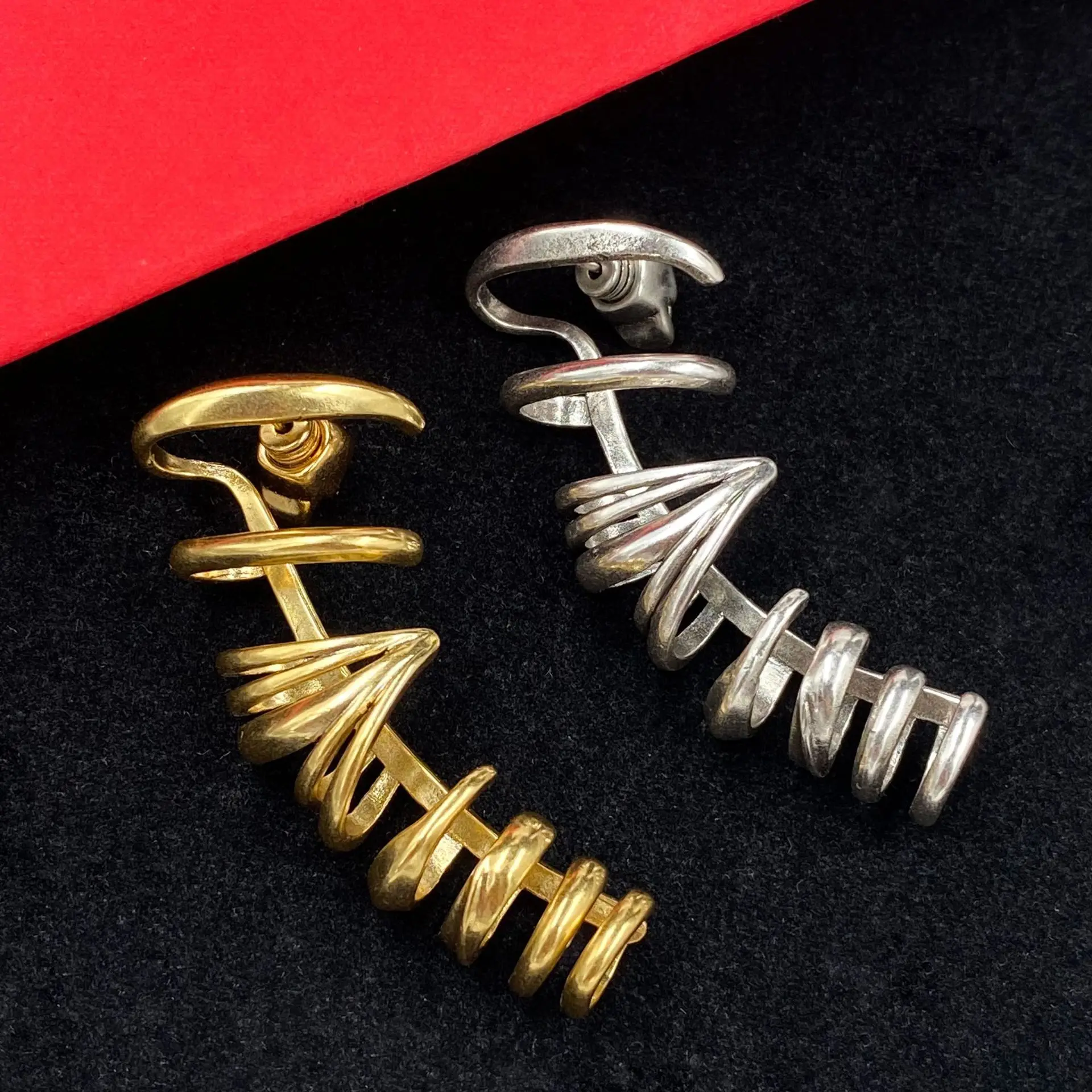 Ring one piece ear clip ear buckle men and women trend personality street club dark earrings single
Ring one piece ear clip ear buckle men and women trend personality street club dark earrings single