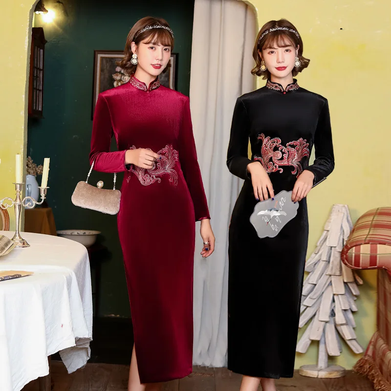 New Chinese Vintage Dress Women Velour Cheongsam Mid Length Flower Embroidery Qipao New Year Winter Banquet Gown Sexy Vestidos
New Chinese Vintage Dress Women Velour Cheongsam Mid Length Flower Embroidery Qipao New Year Winter Banquet Gown Sexy Vestidos