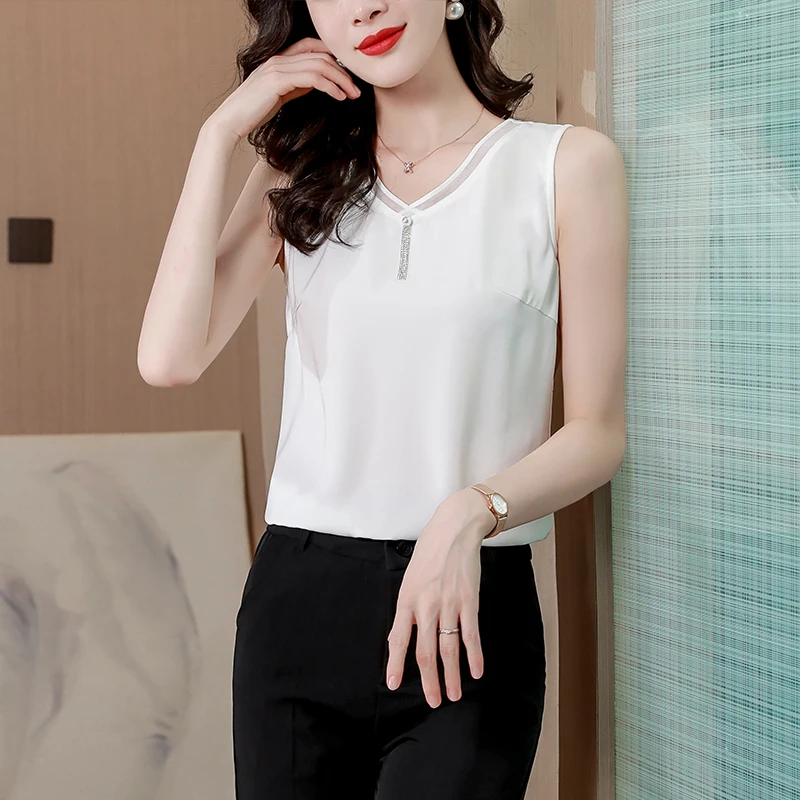 Chiffon Thin V-Neck Summer 2022 Tank Top Black Color Bottom Sleeveless Casual Office Ladies Crop Tops Korean Fashion Blouses
Chiffon Thin V-Neck Summer 2022 Tank Top Black Color Bottom Sleeveless Casual Office Ladies Crop Tops Korean Fashion Blouses
