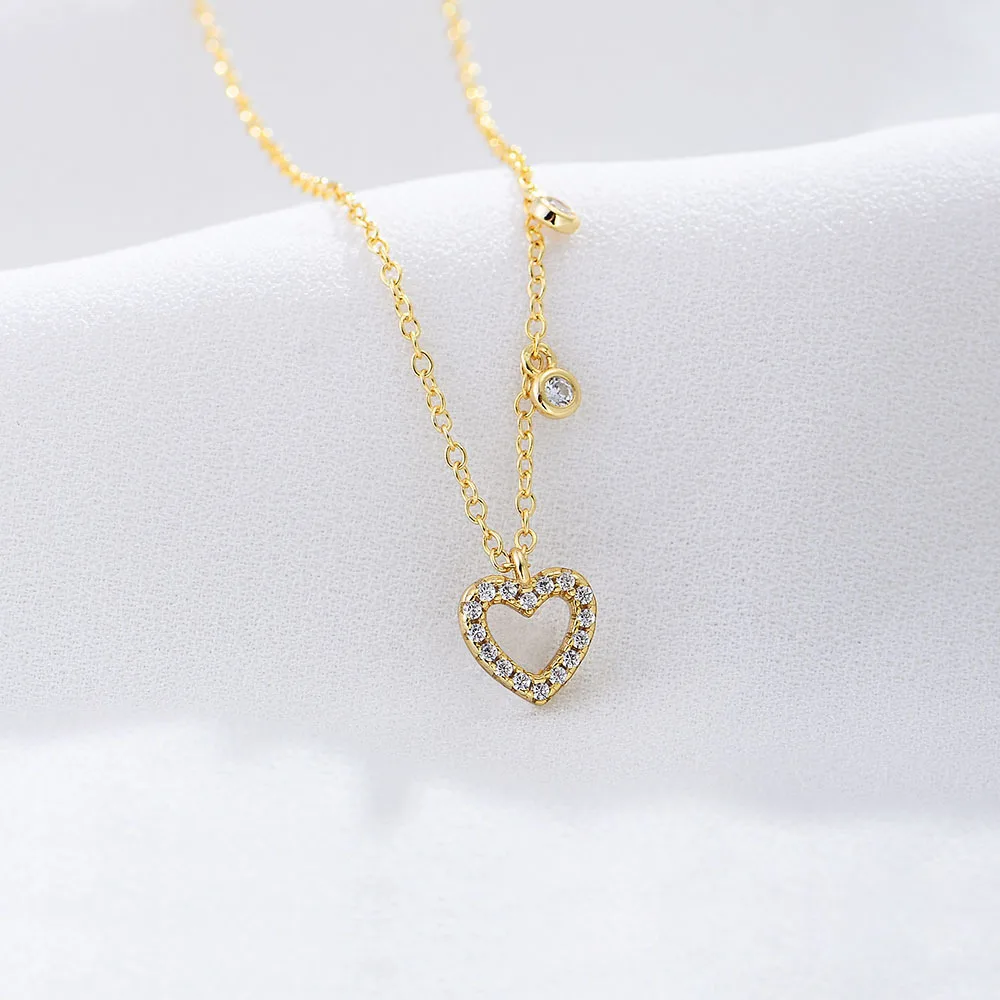 925 Sterling Silver Hollowed-out Diamond Heart Ladies Gold Necklace Women's Light Luxury Fashion Clavicle Chain Elegant Jewelry 
925 Sterling Silver Hollowed-out Diamond Heart Ladies Gold Necklace Women's Light Luxury Fashion Clavicle Chain Elegant Jewelry
