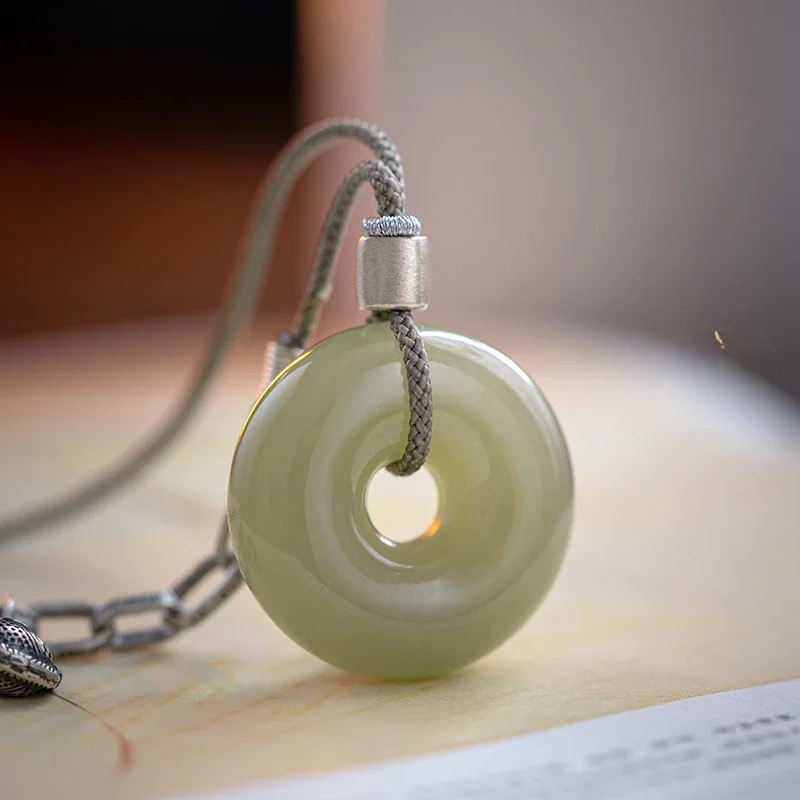 Natural Hetian Jade Safety Buckle Pendant Jade for Men and Women Pendant Natural Necklace
Natural Hetian Jade Safety Buckle Pendant Jade for Men and Women Pendant Natural Necklace