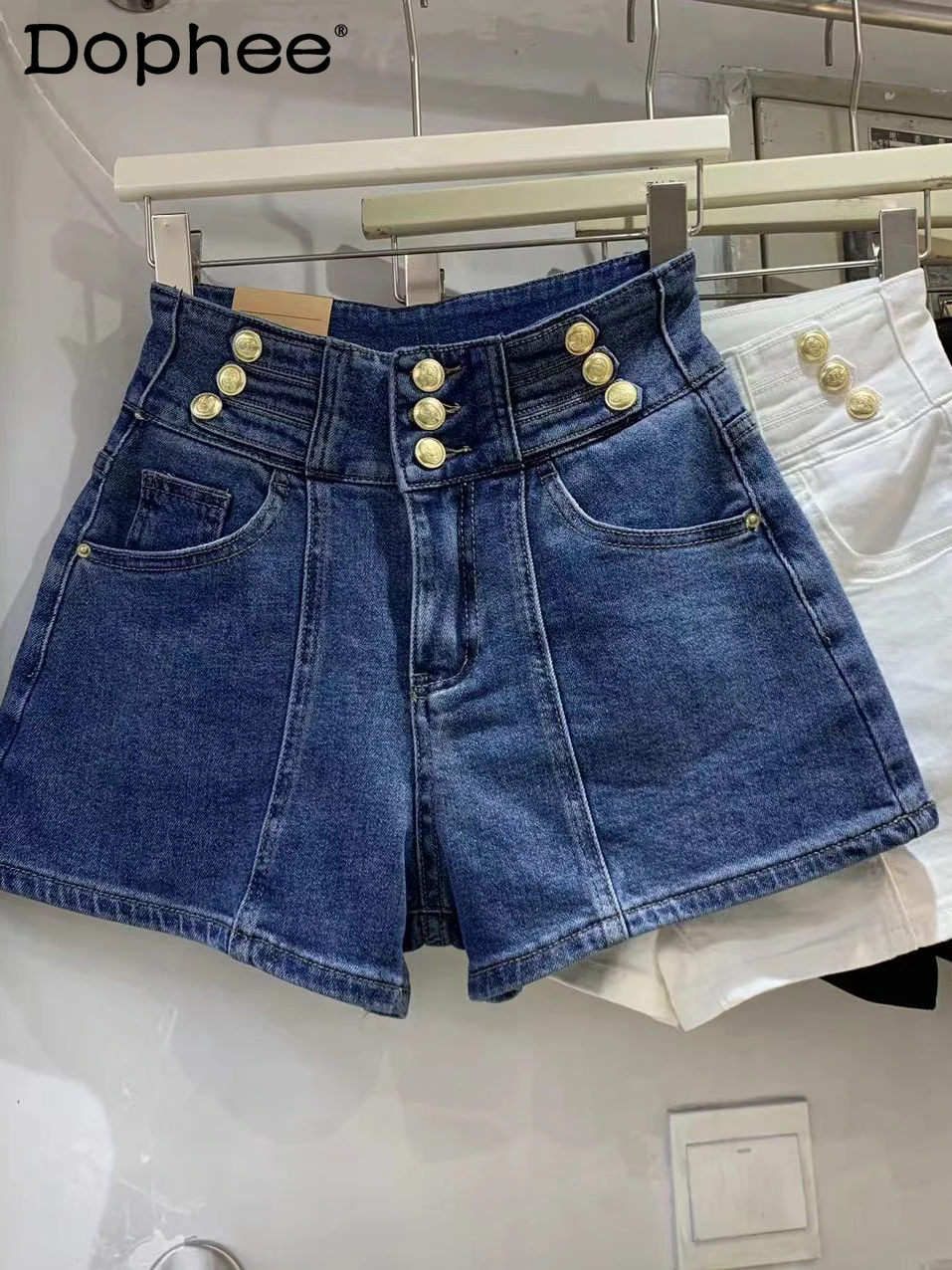 Korean Fashion 2022 Summer New Three-Button Denim Shorts Women High Waist Loose Slimming A- Line Jeans Shorts Female High Street
Korean Fashion 2022 Summer New Three-Button Denim Shorts Women High Waist Loose Slimming A- Line Jeans Shorts Female High Street