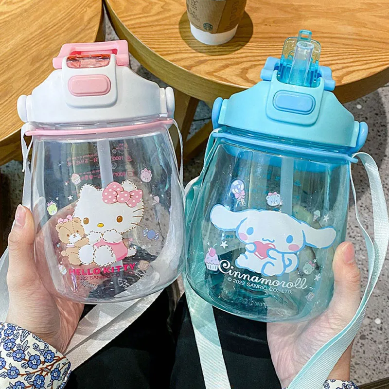 Новая Милая чашка для напитков Sanrio Hellokitty Cinnamoroll, большая емкость 1200 мл, портативный подарок для девочек на день рождения для детей
Новая Милая чашка для напитков Sanrio Hellokitty Cinnamoroll, большая емкость 1200 мл, портативный подарок для девочек на день рождения для детей