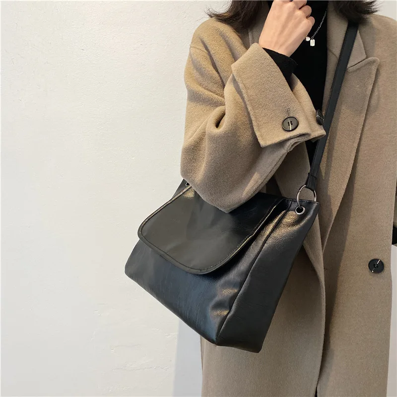Ladies Fashion Retro Handbag Largecapacity Lightweight Cute Girls Messenger Bag Shoulder Carrying Work Bag Office Travel Bag
Ladies Fashion Retro Handbag Largecapacity Lightweight Cute Girls Messenger Bag Shoulder Carrying Work Bag Office Travel Bag