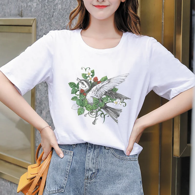 Женская летняя футболка с коротким рукавом и графическим принтом 
Женская летняя футболка с коротким рукавом и графическим принтом