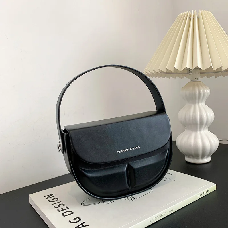 Women Biker Style Handbag Premium PU Leather Underarm Bag Fashion Semicircle Spicy Girls Saddle Bag Versatile Crossbody Bag
Women Biker Style Handbag Premium PU Leather Underarm Bag Fashion Semicircle Spicy Girls Saddle Bag Versatile Crossbody Bag