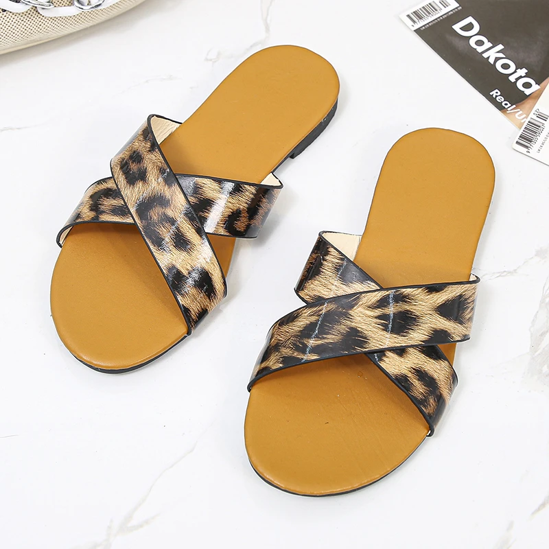 Сандалии и тапочки женские с круглым носком, уличная одежда, удобная женская обувь на квадратном каблуке, с перекрестным леопардовым принтом, лето 2023
Сандалии и тапочки женские с круглым носком, уличная одежда, удобная женская обувь на квадратном каблуке, с перекрестным леопардовым принтом, лето 2023