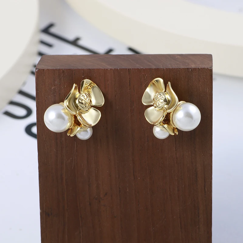 Camellia Cluster Pearl Stud Earrings, Vintage Style Earrings
Camellia Cluster Pearl Stud Earrings, Vintage Style Earrings