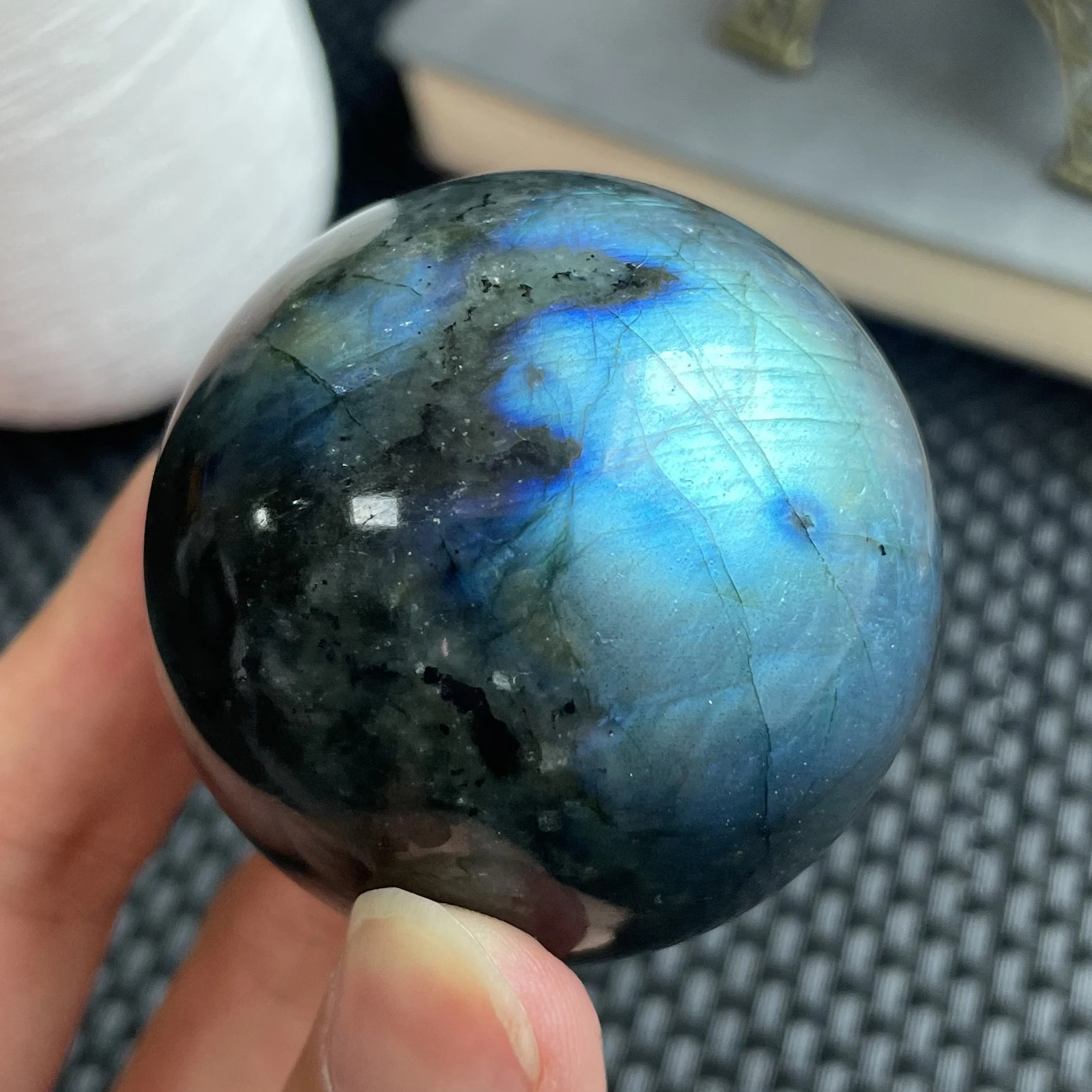 170g Natural Stone Labradorite Sphere Polished Moonstone Crystal Ball Reiki Healing Gift Room Decor Y15
170g Natural Stone Labradorite Sphere Polished Moonstone Crystal Ball Reiki Healing Gift Room Decor Y15