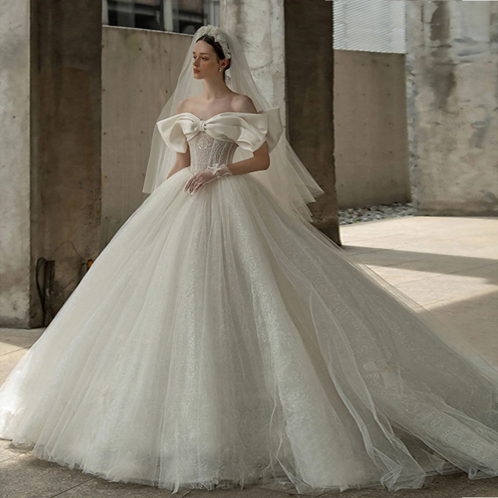 Off The Shoulder Sweetheart Neck Shiny Beading Pearls Bow Tulle Lace Bow Ball Gown Wedding Dresses With 100cm Chapel Train
Off The Shoulder Sweetheart Neck Shiny Beading Pearls Bow Tulle Lace Bow Ball Gown Wedding Dresses With 100cm Chapel Train