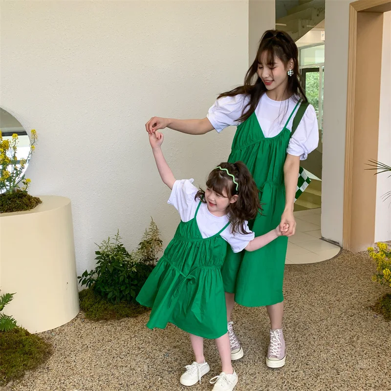 2022 Summer Parent-child Mother-daughter Suit Short-sleeved Round Neck T-shirt + Suspender Dress Two-piece Matching Outfits
2022 Summer Parent-child Mother-daughter Suit Short-sleeved Round Neck T-shirt + Suspender Dress Two-piece Matching Outfits