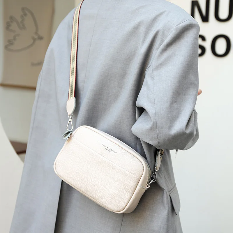 2022 Designer Real Cow Leather Lady's Flap Messenger Bags Soft Women Genuine Cowhide Purse Functional Shoulder Handbags Fashion
2022 Designer Real Cow Leather Lady's Flap Messenger Bags Soft Women Genuine Cowhide Purse Functional Shoulder Handbags Fashion