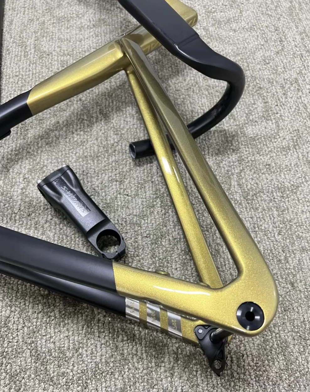 2022 new road bike SL7 carbon fiber frame full internal routing BSA threaded bottom 700C road bike carbon fiber frame thru-axle