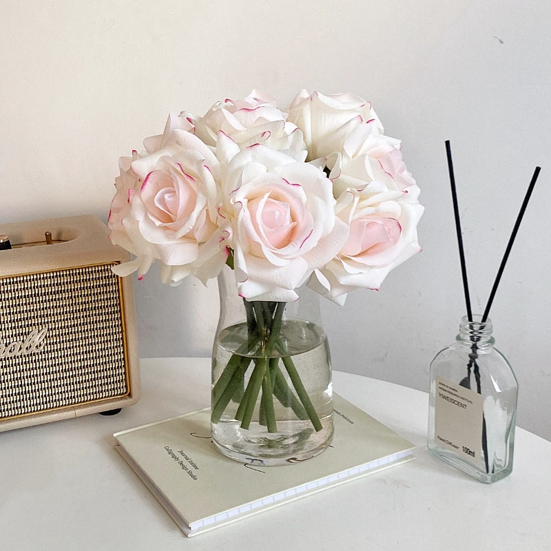 26CM Artificial 5-Head Moisturizing Rose Curled Bundle Holding Wedding Photography Home Decoration Flowers
26CM Artificial 5-Head Moisturizing Rose Curled Bundle Holding Wedding Photography Home Decoration Flowers