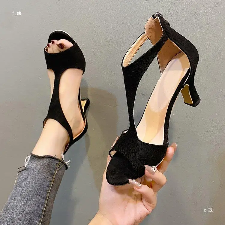 Женские босоножки на прозрачном каблуке, бежевые сандалии-гладиаторы с открытым носком, туфли с закрытым каблуком, большой размер, для девушек и женщин, 2023
Женские босоножки на прозрачном каблуке, бежевые сандалии-гладиаторы с открытым носком, туфли с закрытым каблуком, большой размер, для девушек и женщин, 2023