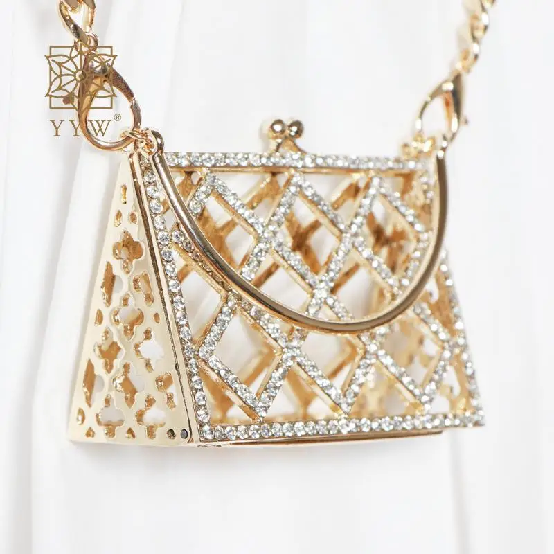 Мини-сумки через плечо с бриллиантами для женщин, металлическая Женская модная сумка от известных брендов
Мини-сумки через плечо с бриллиантами для женщин, металлическая Женская модная сумка от известных брендов