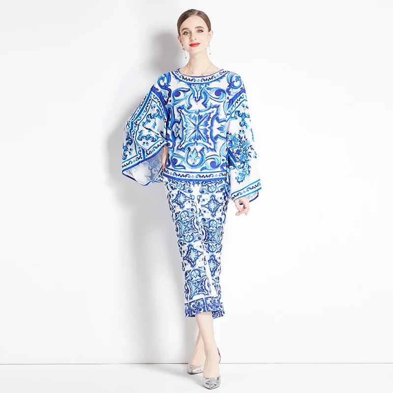 Autumn New Retro Blue And White Porcelain Printing Two-piece Set Women's Loose Big Swing Bat Sleeve Top Flare Pants Suit Q419
Autumn New Retro Blue And White Porcelain Printing Two-piece Set Women's Loose Big Swing Bat Sleeve Top Flare Pants Suit Q419