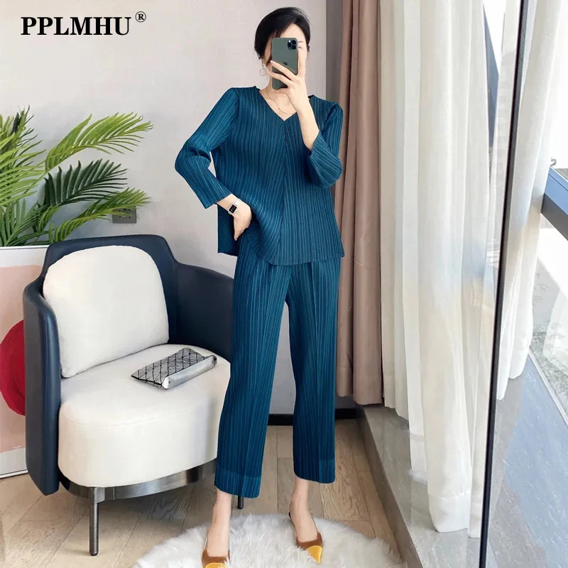Fashion Pleated Suit Women Two Piece Set Casual Three Quarter Sleeve V Neck Pullover Tops And Cropped Straight Pants Loungewear
Fashion Pleated Suit Women Two Piece Set Casual Three Quarter Sleeve V Neck Pullover Tops And Cropped Straight Pants Loungewear