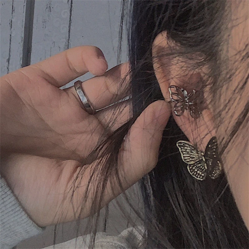 Punk Vintage Metal Hollow Butterfly Ear Clips For Women Girls Trendy No Piercing Fake Cartilage Ear Cuffs Earrings Party Jewelry
Punk Vintage Metal Hollow Butterfly Ear Clips For Women Girls Trendy No Piercing Fake Cartilage Ear Cuffs Earrings Party Jewelry