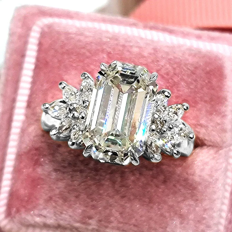 Fashion Oversized Square Silver Color Wedding Ceremony Party Rings with Clear Cubic Zirconia Good Quality Elegant Statement Ring
Fashion Oversized Square Silver Color Wedding Ceremony Party Rings with Clear Cubic Zirconia Good Quality Elegant Statement Ring