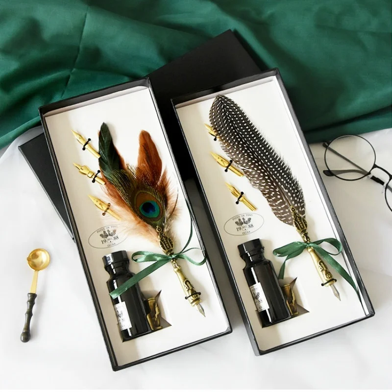 Renaissance European Style Retro Feather Pen Quill Pen Ink Pen Dipped In Water Metal Pen Set Birthday Gift Box
Renaissance European Style Retro Feather Pen Quill Pen Ink Pen Dipped In Water Metal Pen Set Birthday Gift Box