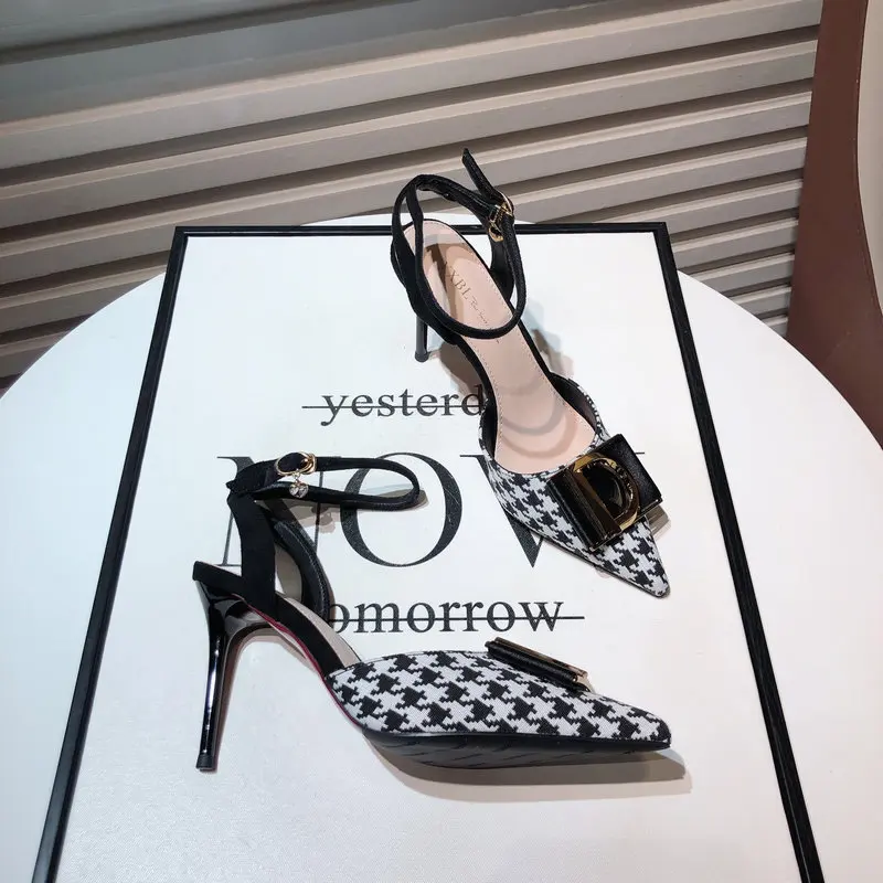 2022 new small fragrant style houndstooth bow stiletto high-heeled shoes women's one-word buckle strap back empty sandals
2022 new small fragrant style houndstooth bow stiletto high-heeled shoes women's one-word buckle strap back empty sandals