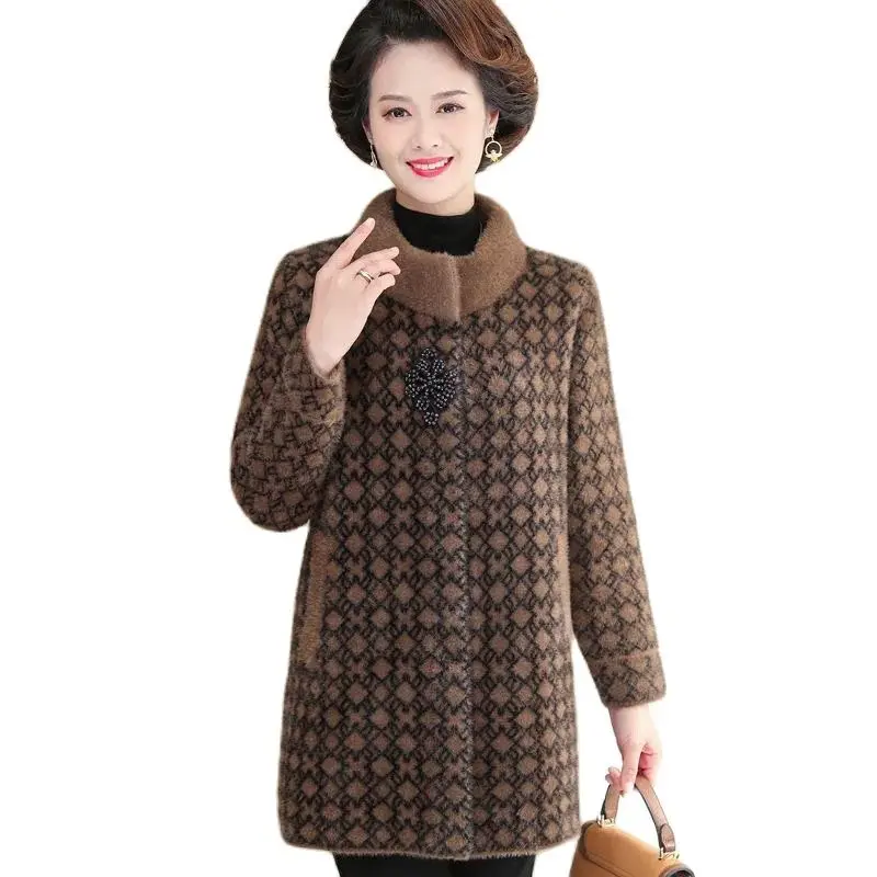 Autumn Winter Mother's Imitation Mink Velvet Coat High End Elegant Thick Middle Aged Women Knitted Cardigan Wool Sweater Jacket
Autumn Winter Mother's Imitation Mink Velvet Coat High End Elegant Thick Middle Aged Women Knitted Cardigan Wool Sweater Jacket