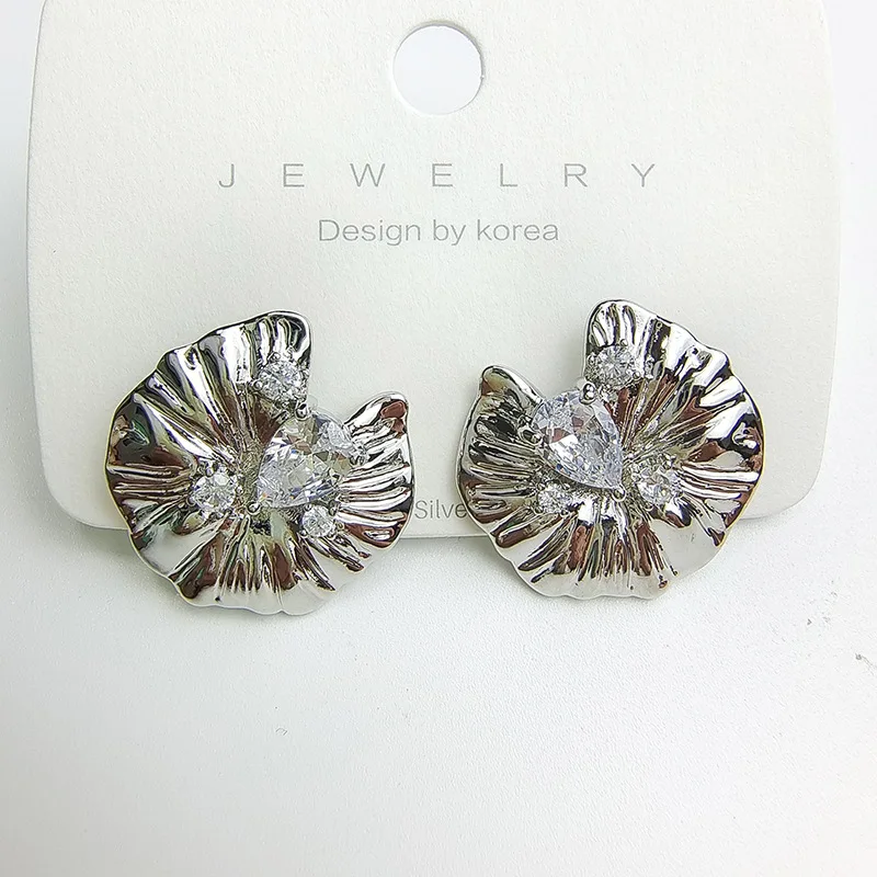 New Metal Sense Versatile Ear Jewelry Small Crowd Design Sense Beautiful Lotus Leaf Lady Simple High Quality Earnail Wholesale
New Metal Sense Versatile Ear Jewelry Small Crowd Design Sense Beautiful Lotus Leaf Lady Simple High Quality Earnail Wholesale