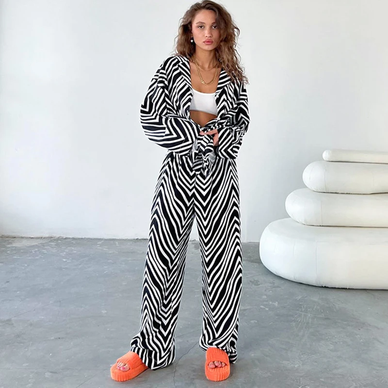 Women Trousers Sets for Autumn 2022 New Fashion Zebra Printing Black White Stripe Shirt and Pants Woman Clothing
Women Trousers Sets for Autumn 2022 New Fashion Zebra Printing Black White Stripe Shirt and Pants Woman Clothing
