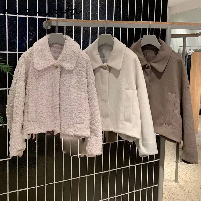 Женская короткая куртка на пуговицах, однотонная куртка с отложным воротником и длинными рукавами, с карманами, в японском стиле, осень 2023 
Женская короткая куртка на пуговицах, однотонная куртка с отложным воротником и длинными рукавами, с карманами, в японском стиле, осень 2023