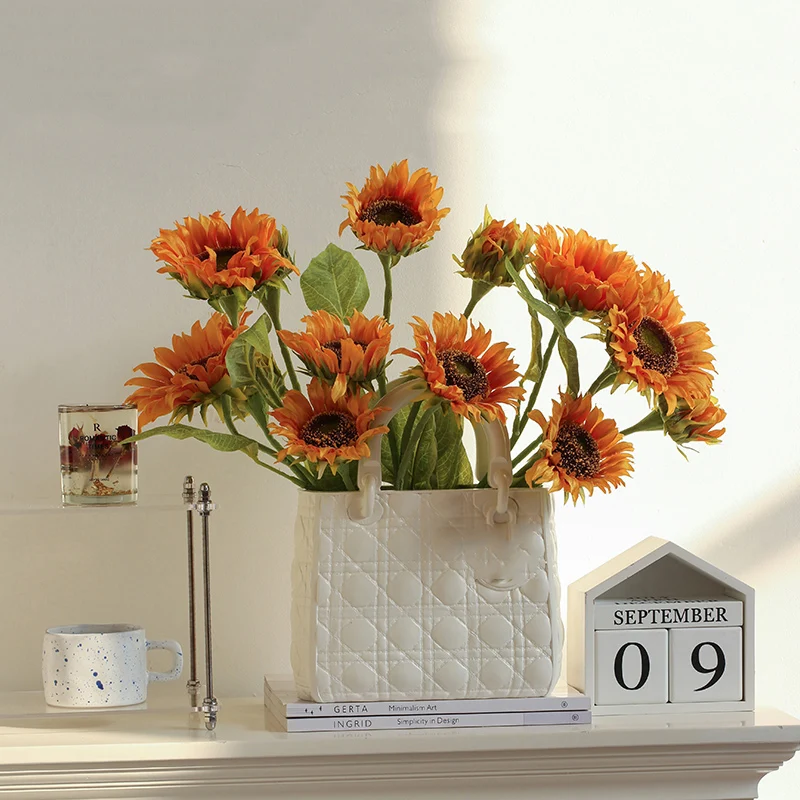 Дизайнерские цветочные вазы для гостиной, силиконовые современные декоративные вазы, дизайнерские минималистичные женские украшения для ...
Дизайнерские цветочные вазы для гостиной, силиконовые современные декоративные вазы, дизайнерские минималистичные женские украшения для ...