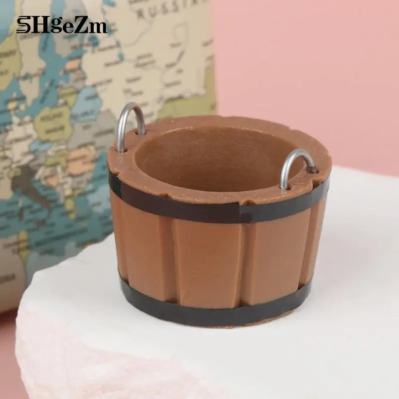 Масштаб 1:12, деревянное мини-ведро для кукольного домика, миниатюрный пивной бочонок, аксессуары для украшения кукольного домика
Масштаб 1:12, деревянное мини-ведро для кукольного домика, миниатюрный пивной бочонок, аксессуары для украшения кукольного домика