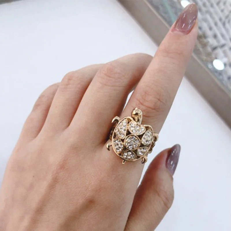 Fashion Gold Color Full Zircon Tortoise Rings for Women's Goth Punk Finger Ring Hip Hop Party Jewelry Accessories
Fashion Gold Color Full Zircon Tortoise Rings for Women's Goth Punk Finger Ring Hip Hop Party Jewelry Accessories