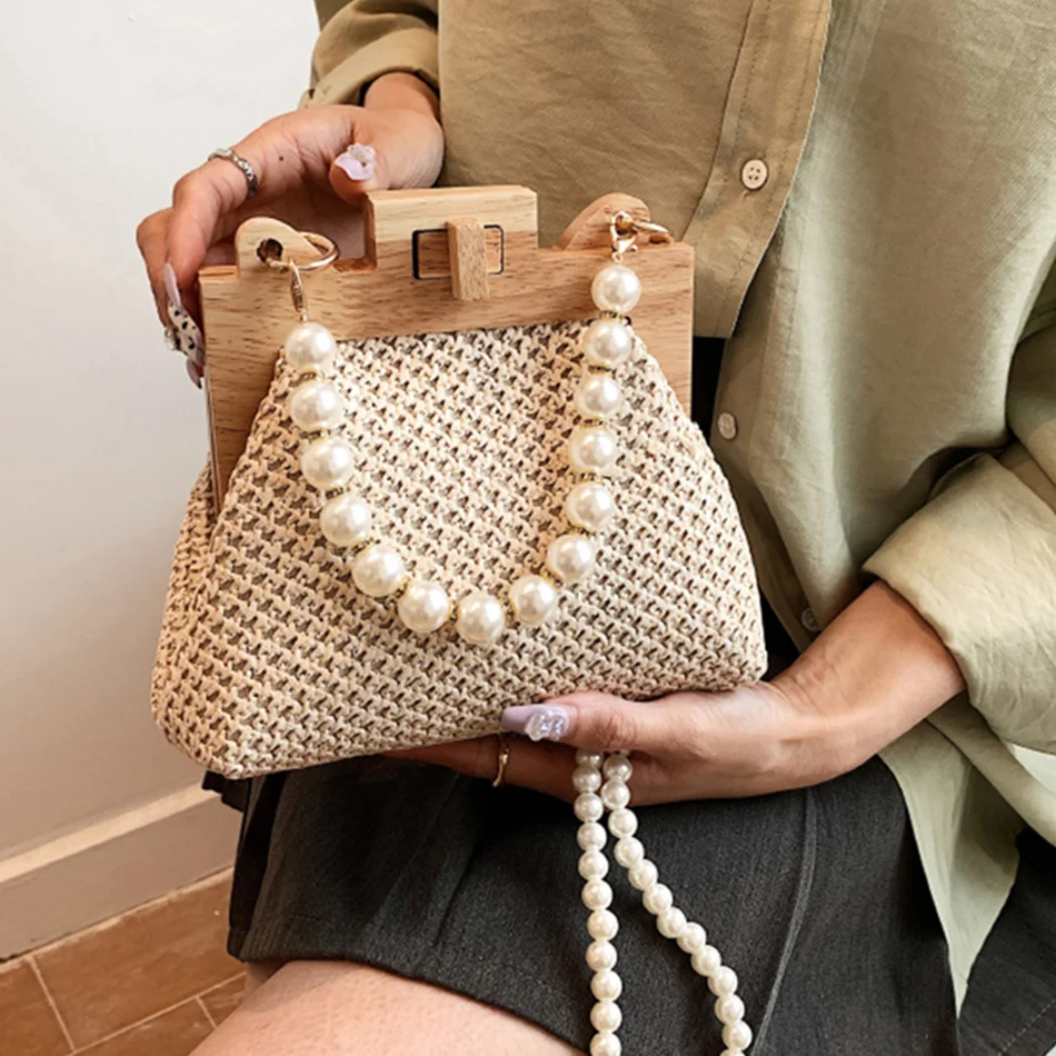 Fashion Weave Straw Shoulder Bag for Women 2023 Summer Wooden Top Handle Clip Bag Luxury Designer Handbags Trend Female Handbag
Fashion Weave Straw Shoulder Bag for Women 2023 Summer Wooden Top Handle Clip Bag Luxury Designer Handbags Trend Female Handbag