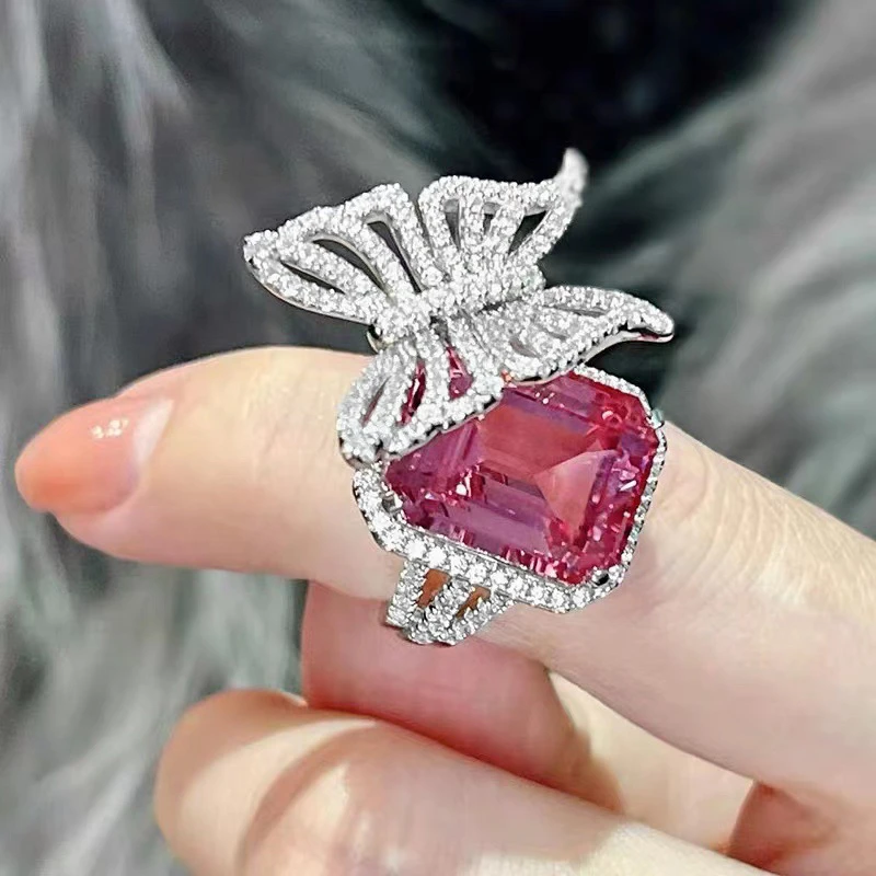 Summer Net Red With The Same Classic Atmosphere Pink Diamond Butterfly Ring Ladies Valentine's Day High End Luxury Jewelry Gift
Summer Net Red With The Same Classic Atmosphere Pink Diamond Butterfly Ring Ladies Valentine's Day High End Luxury Jewelry Gift