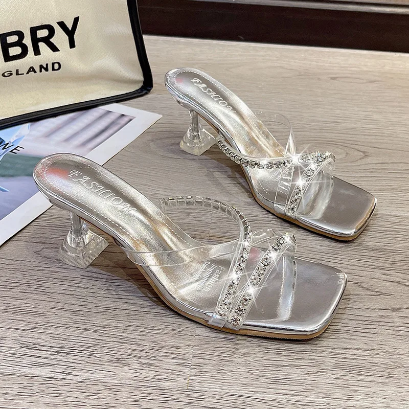 Летняя обувь из ПВХ с кристаллами на высоком каблуке, искусственная кожа, новинка 2023, соблазнительное платье, объемные прозрачные туфли-лодочки, сланцы, шлепанцы
Летняя обувь из ПВХ с кристаллами на высоком каблуке, искусственная кожа, новинка 2023, соблазнительное платье, объемные прозрачные туфли-лодочки, сланцы, шлепанцы
