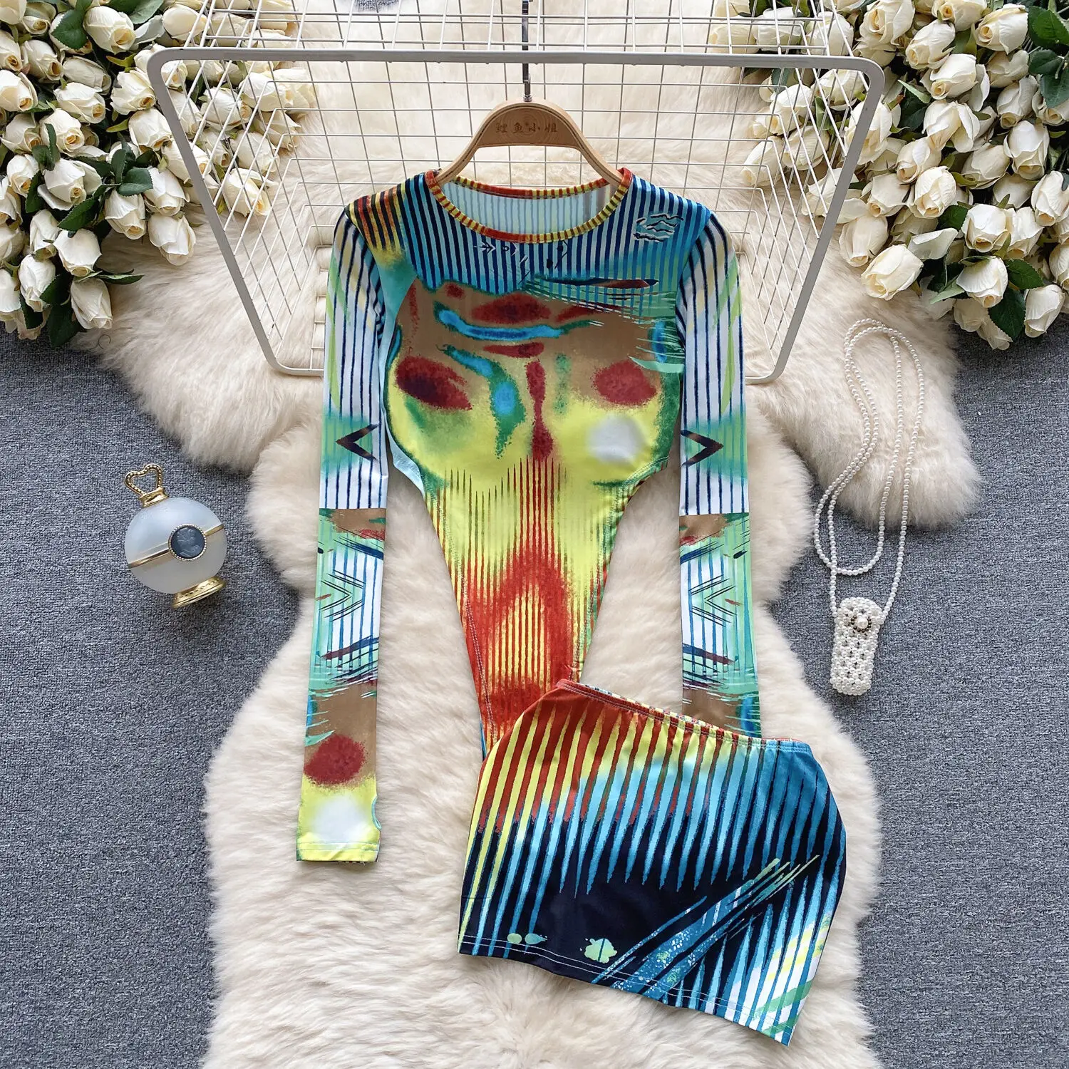 Women's Autumn New Sexy Long Sleeve Round Neck Bodysuit Top + Girl's Mini Short Wrapped Hip Bodycon Print Skirt Two Piece Set
Women's Autumn New Sexy Long Sleeve Round Neck Bodysuit Top + Girl's Mini Short Wrapped Hip Bodycon Print Skirt Two Piece Set