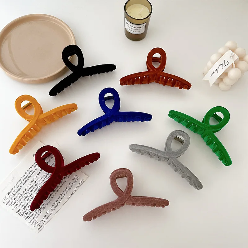 2022 New Korea Flocking 13cm Solid Color Large Winter Acrylic Grip Big Hair Accessories For Woman Girls Gift
2022 New Korea Flocking 13cm Solid Color Large Winter Acrylic Grip Big Hair Accessories For Woman Girls Gift