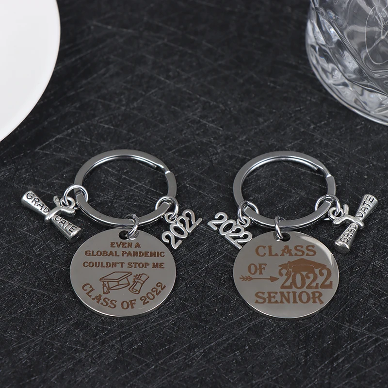 2022 модный брелок из нержавеющей стали с надписью класса 2022, цепочка для ключей, Градуированный кулон, вдохновляющий подарок «сделай сам», Пр... 
2022 модный брелок из нержавеющей стали с надписью класса 2022, цепочка для ключей, Градуированный кулон, вдохновляющий подарок «сделай сам», Пр...